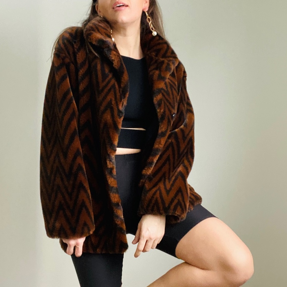 VINTAGE Oversized ZIGZAG Coat - Picture 12 of 16